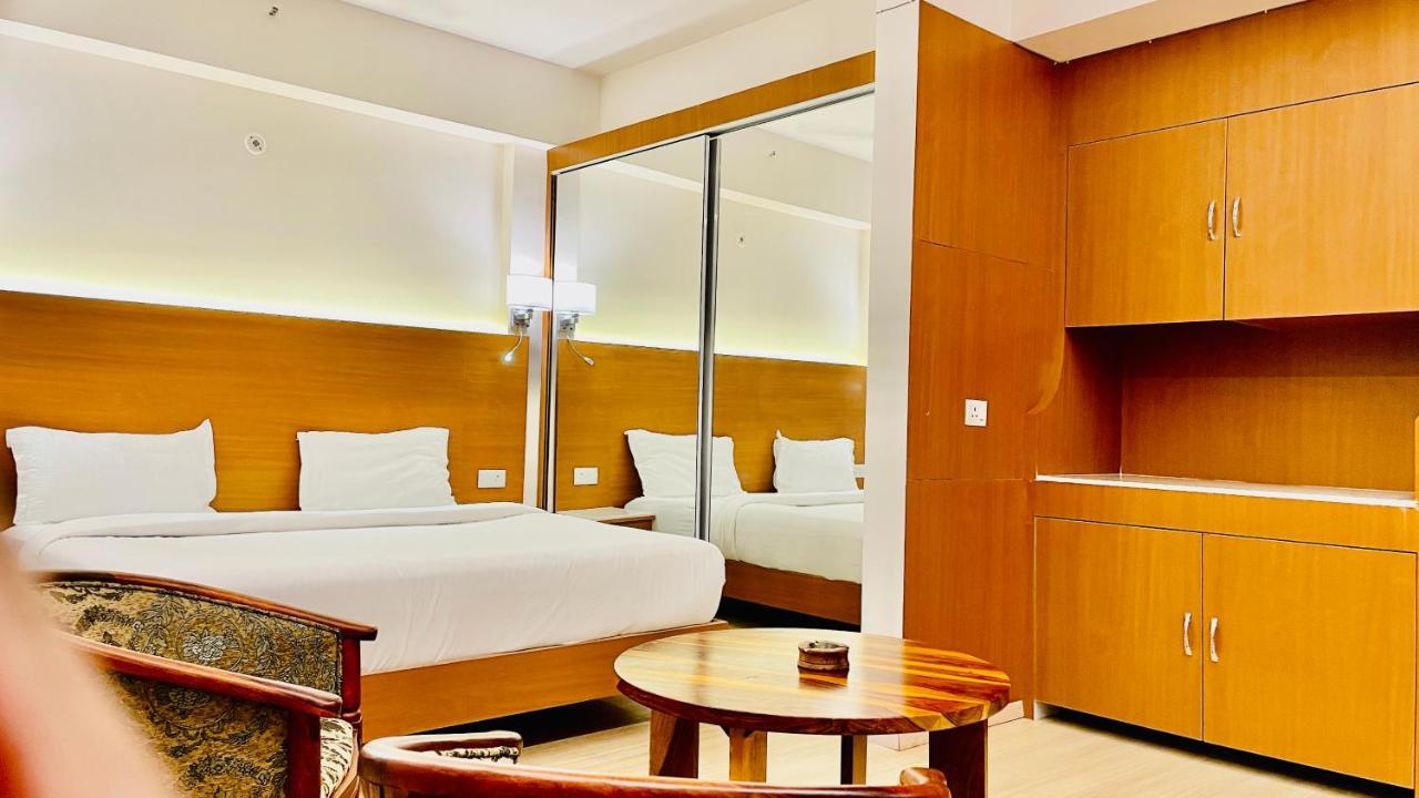 Neel Skye - Couple Friendly - Dlf My Pad, Gomtinagar , Lucknow Aparthotel Kültér fotó