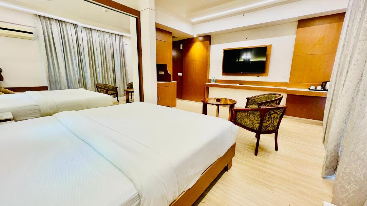 Neel Skye - Couple Friendly - Dlf My Pad, Gomtinagar , Lucknow Aparthotel Kültér fotó
